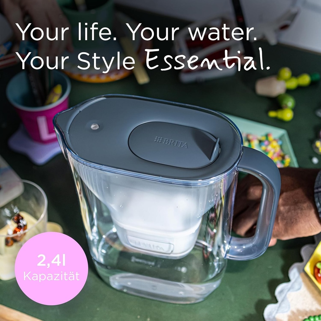 Cana filtranta BRITA Style Essential Stone Blue (2,4 l) incl. 1x BRITA MAXTRA PRO PURE PERFORMANCE pentru reducerea clorului, calcarului, PFAS si metalelor - Potrivita pentru usile frigiderului, cu indicator LED