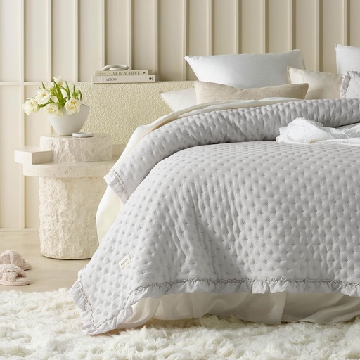 ROOM99 Molly Cuvertură elegantă gri deschis 200 x 220 cm Pătură versatilă ca cuvertură de pat sau canapea Pătură pentru pat și canapea Stil pilota Ideală ca cuvertură de pat