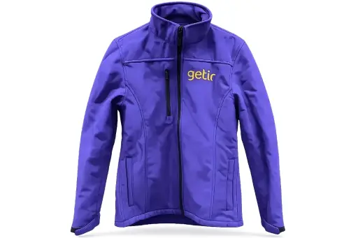 Jacheta SoftShell rezistenta la apa